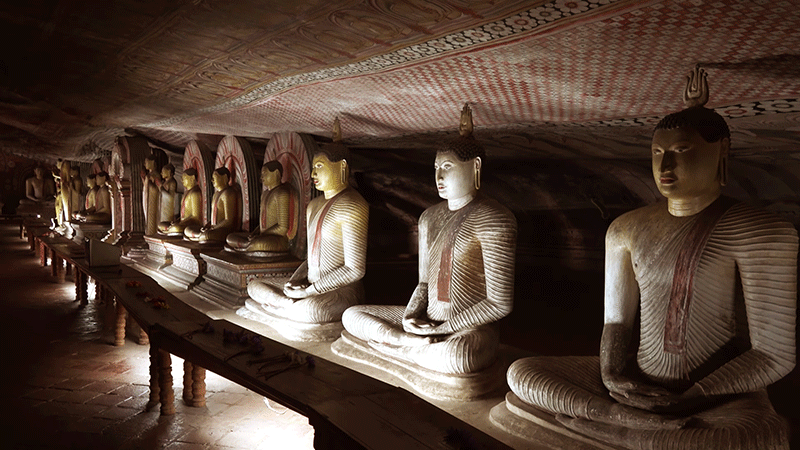 Dambulla cave temple hides more than 150 statues, HÖHLENTEMPEL VON DAMBULLA
