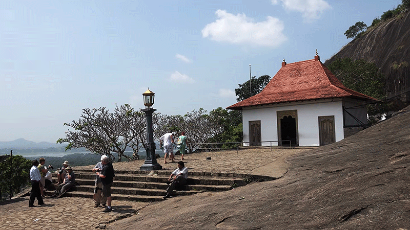 Entrance to Dambulla cave temple, HÖHLENTEMPEL VON DAMBULLA